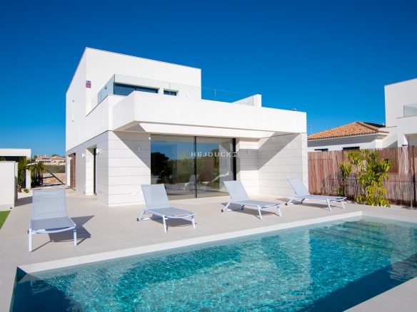 Modern villas for sale in Los Motesinos