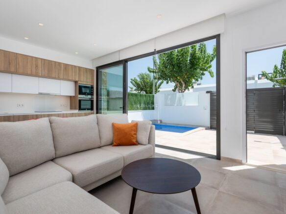 For sale terraced house in Pilar de la Horadada.