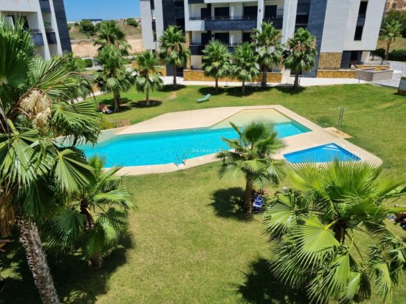 For sale key ready apartment in Los Altos.