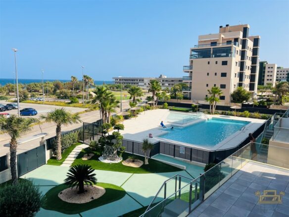 Apartment in the first line of the coast