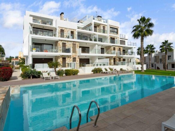 For sale nice apartment in Villamartin.