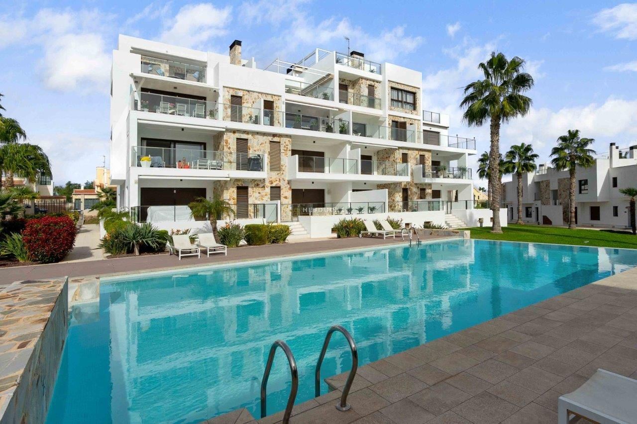 Apartment in Villamartin (3) For sale nice apartment in Villamartin.