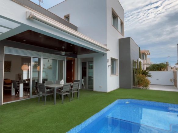 Great villa in Mil Palmeras for sale
