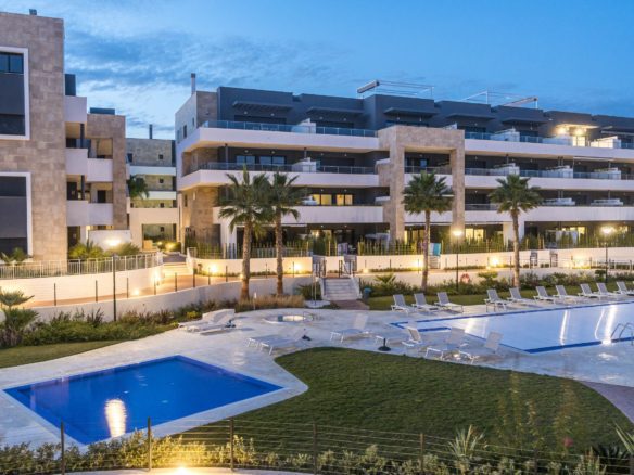 Like new apartment for sale in Playa Flamenca.