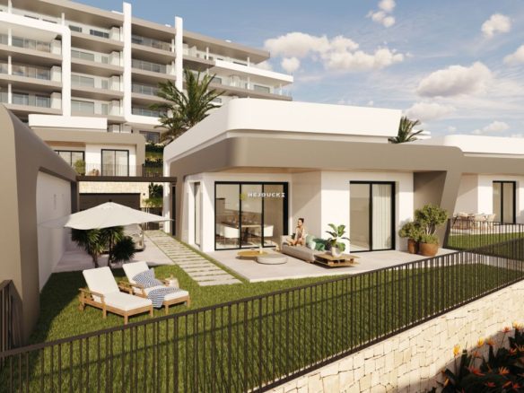 For sale apartments and villas next to the golf course in Alicante.