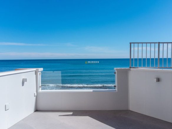 Apartment by the sea for sale in Torrevieja.
