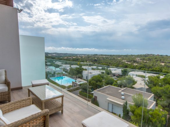 Penthouse for sale in Las Colinas Golf.