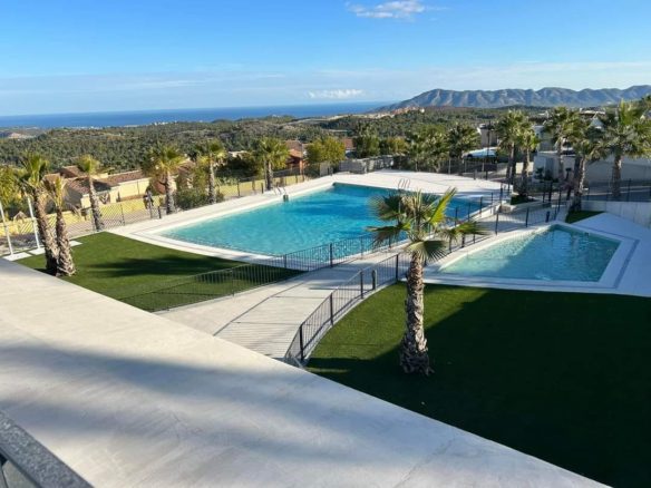 Fantastic villa vith sea and mountain views in Polop Hills for sale.