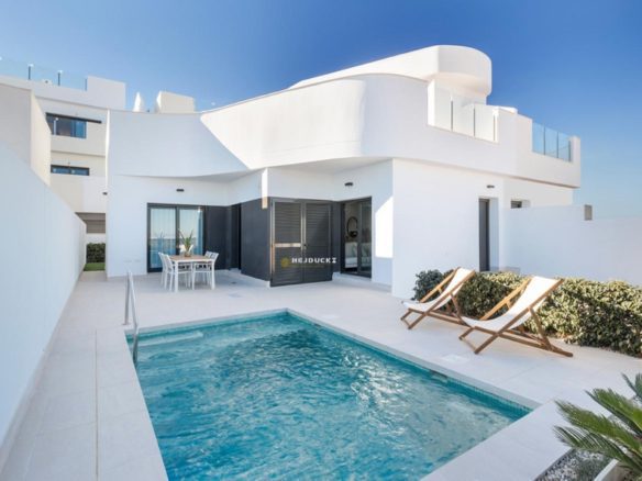 Villa with pink lake views for sale in Los Balcones, Torrevieja.