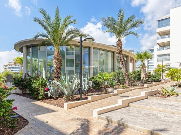 For sale nice apartment in Villamartin.