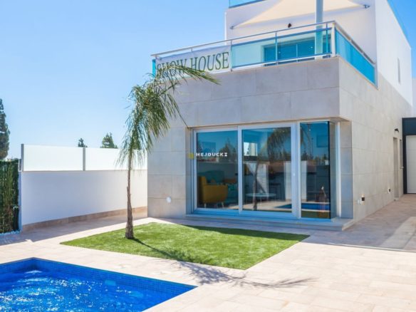 Villas for sale in Los Alcazares.