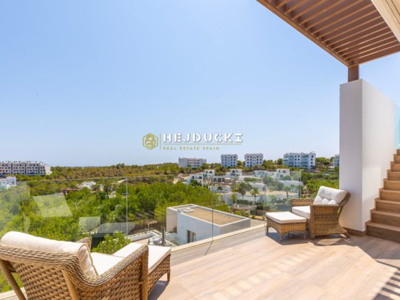 For sale penthouse in Las Colinas.
