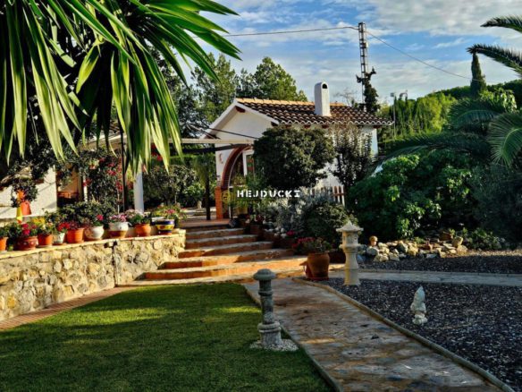 For sale a unique Spanish-style villa in Busot.