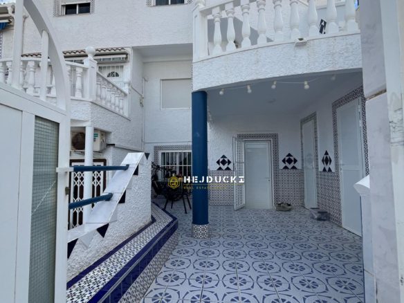 Upper flat for sale in Torrevieja, very close to the beach.