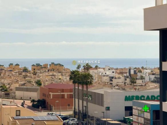 For sale apartment in Aguas Nuevas, Torrevieja.