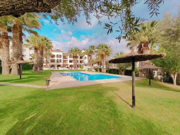 For sale apartment in Villamartin.