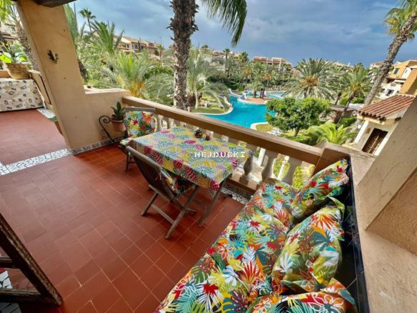 For sale a beautiful apartment in the complex in Torrevieja.