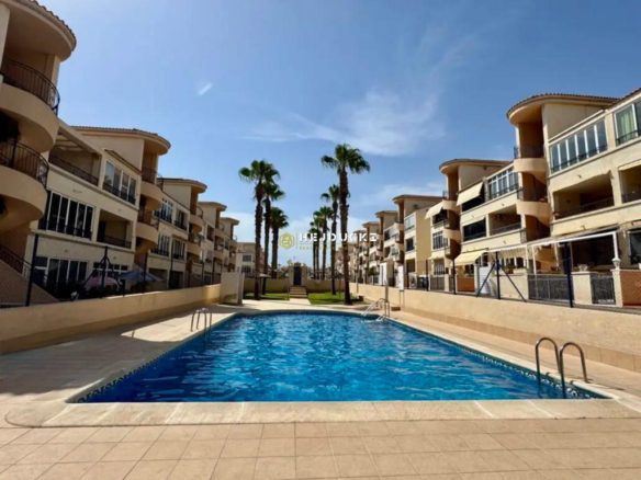 For sale apartment in area of La Ciñuelica in Orihuela Costa.
