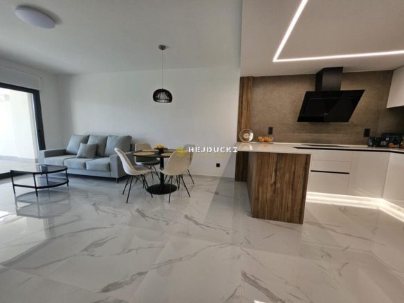 For sale beautiful apartment in El Raso .