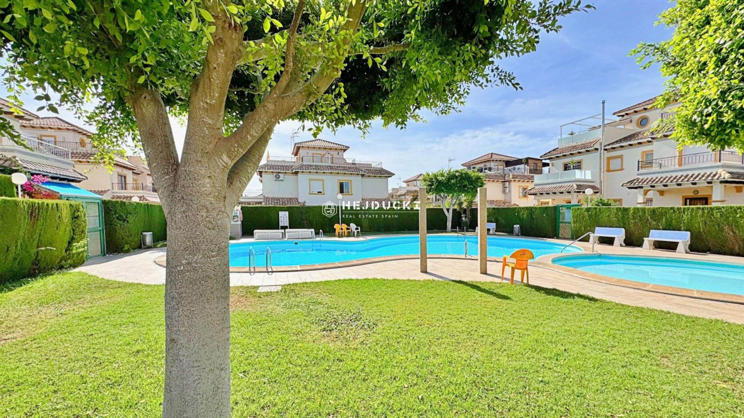 Blizniak w Punta Prima 10 For Sale: Semi-Detached House in Popular Punta Prima.