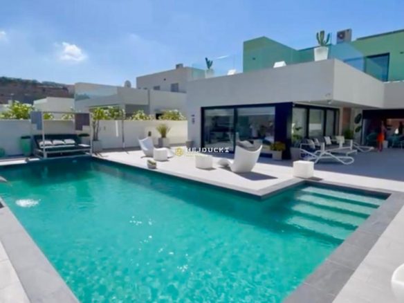 For sale new house with pool in Benijofar.