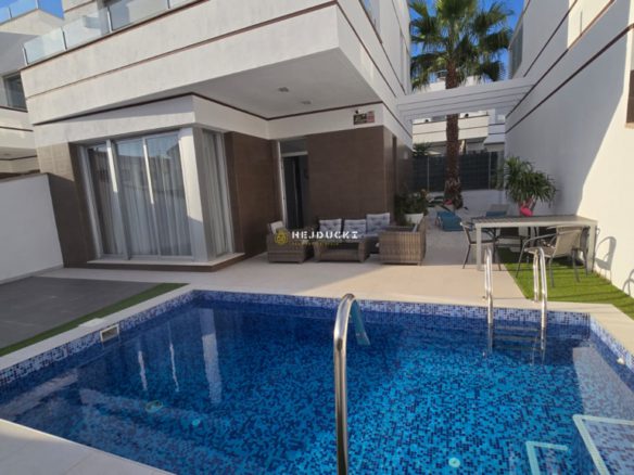 For sale nice villa in Ciudad Quesada.