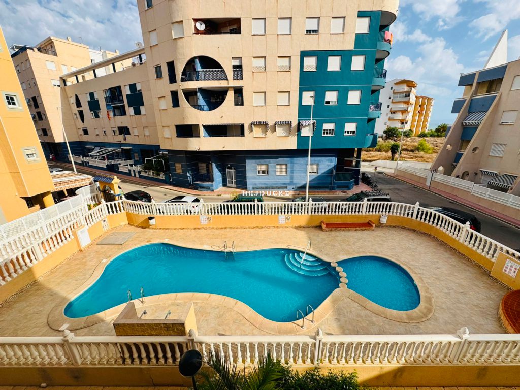 Na sprzedaż apartament w bliskiej odległości od plaży w La Mata.