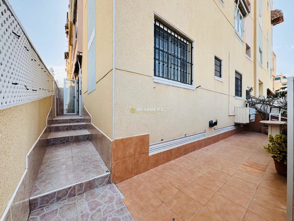 Na sprzedaż apartament w bliskiej odległości od plaży w La Mata.
