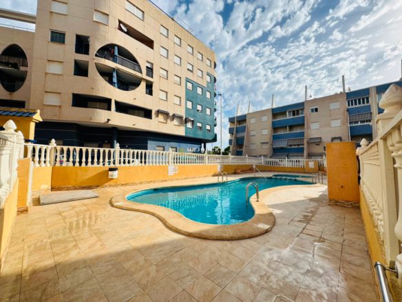 Na sprzedaż apartament w bliskiej odległości od plaży w La Mata.