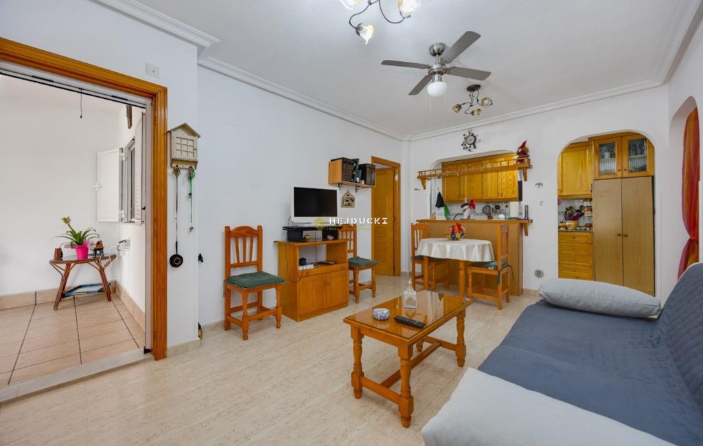 Na sprzedaż bungalow dolny w Zeniamar.