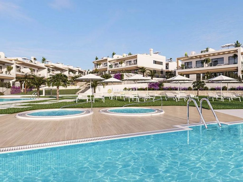 Nowoczesny kompleks mieszkaniowy w Los Balcones, Torrevieja.
