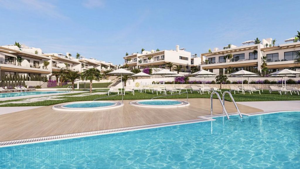 Nowoczesny kompleks mieszkaniowy w Los Balcones, Torrevieja.