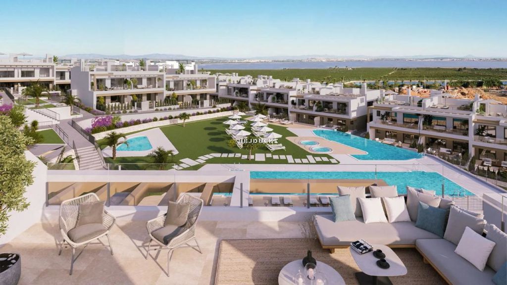 Nowoczesny kompleks mieszkaniowy w Los Balcones, Torrevieja.