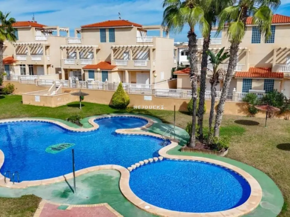 For sale ground floor apartment in Playa Flamenca.